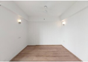Room in 4 BHK Apartment at DLF The Primus, Sector 82a – for Rent