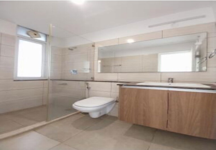 Bathroom, dlf-the-primus 4 Bedroom 2576 Sq.Ft. Apartment In Sector 82a Gurgaon 10676486