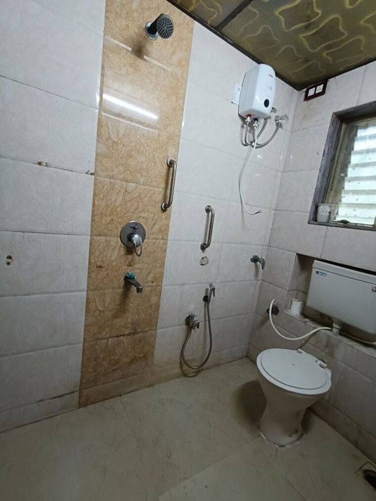 Bathroom, shree-amit-nagar-chs 2.5 Bedroom 1000 Sq.Ft. Apartment In Andheri West Mumbai 10676437