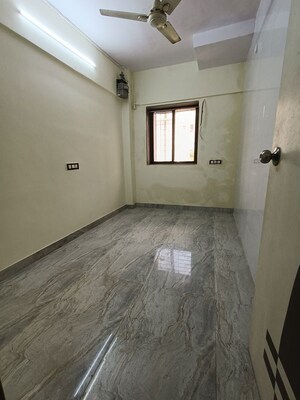 Room in 2.5 BHK Apartment at Shree Amit Nagar CHS, Andheri West – for Rent