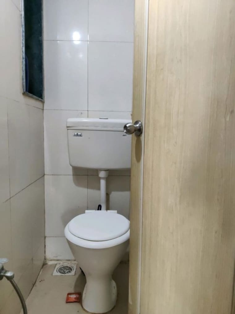 Bathroom, raunak-heights  450 Sq.Ft. Apartment In Ghodbunder Road Thane 10676487