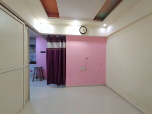 Room in 4 BHK Apartment at Lokhandwala Octacrest, Kandivali East – for Sale