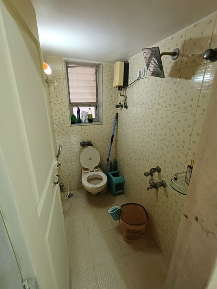 Bathroom, aaram-nagar-chs 2 Bedroom 780 Sq.Ft. Apartment In Versova Mumbai 10676500