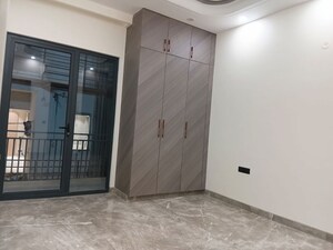 Room in 3 BHK Builder Floor at Kailash Hills – for Sale