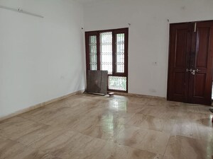 Room in 6+ BHK Independent House at Sector 40 – for Rent