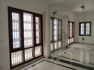 6+ BHK Independent House For Rent in Sector 40