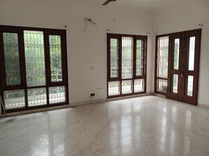Room in 6+ BHK Independent House at Sector 40 – for Rent