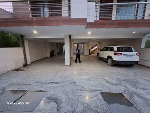 Parking in 3 BHK Builder Floor at Empire Floors, Sector 57 – for Sale
