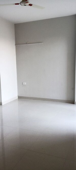 Room in 3 BHK Apartment at Tata Eureka Park, Sector 150 – for Rent