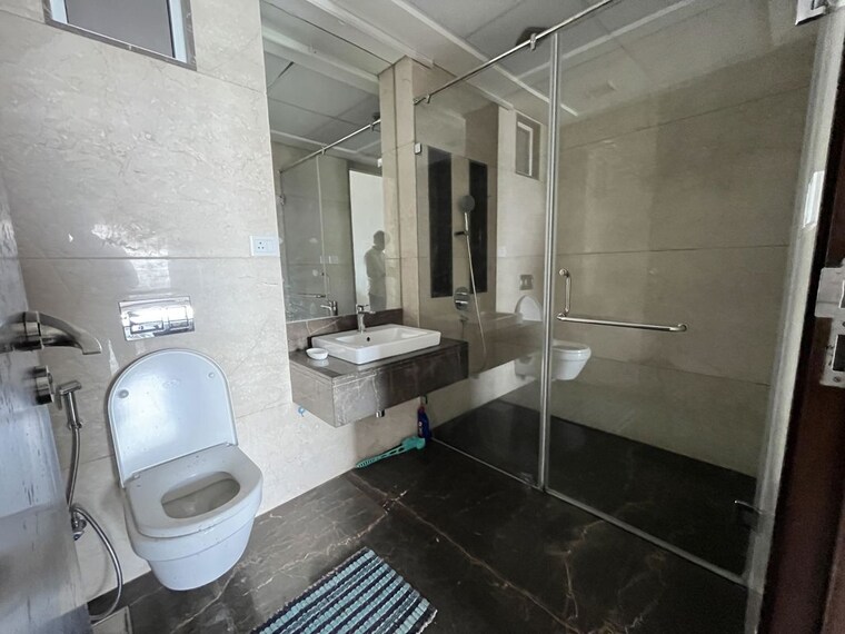 Bathroom, lokhandwala-infrastructure-minerva 4 Bedroom 2100 Sq.Ft. Apartment In Mahalaxmi Mumbai 10676565