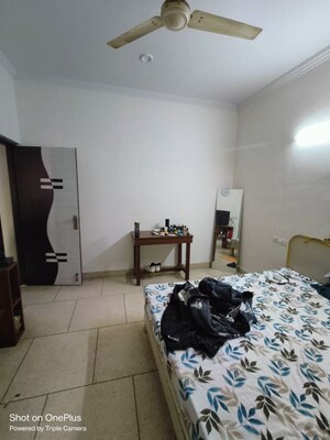 Room in 2 BHK Builder Floor at Sant Nagar – for Rent