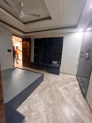 Parking in 3 BHK Builder Floor at Saket – for Rent