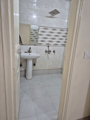 Bathroom in 2.5 BHK Builder Floor at Mayur Vihar – for Rent