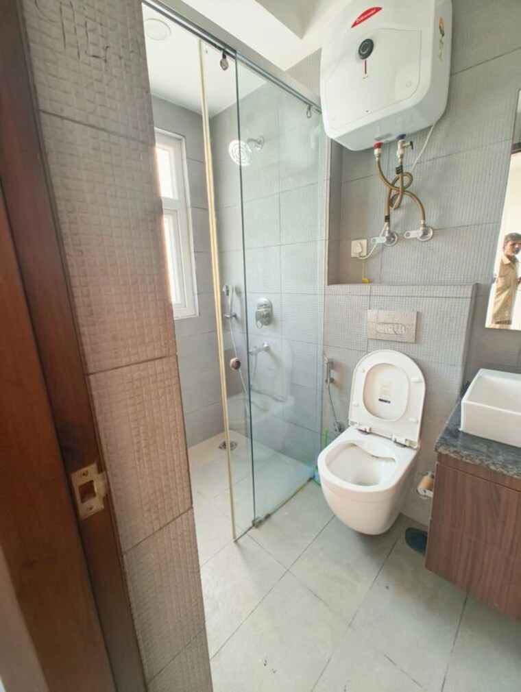Bathroom, greater kailash 3 Bedroom 208 Sq.Yd. Builder Floor In Greater Kailash Delhi 10676608