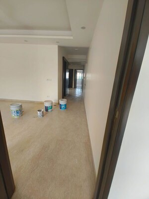 Room in 3 BHK Builder Floor at Greater Kailash – for Rent
