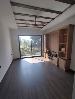 Room in 4 BHK Villa at Johri – for Sale