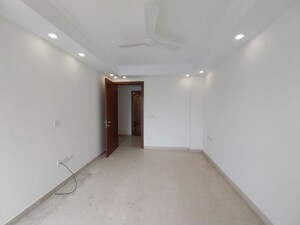 Room in 4 BHK Builder Floor at Safdarjung Enclave – for Rent