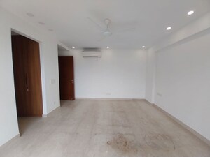 Room in 4 BHK Builder Floor at Safdarjung Enclave – for Rent