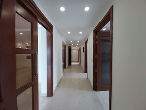 Building Lobby in 4 BHK Builder Floor at Safdarjung Enclave – for Rent
