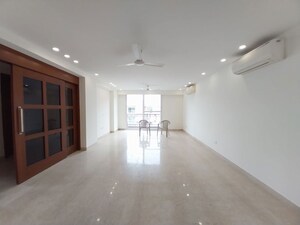 Room in 4 BHK Builder Floor at Safdarjung Enclave – for Rent