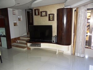 Living Room in 3.5 BHK Apartment at Juhu Sun N Sea CHS, Juhu – for Sale