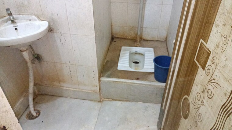 Bathroom, vaishali sector 3 1 Bedroom 350 Sq.Ft. Builder Floor In Vaishali Sector 3 Ghaziabad 10676617