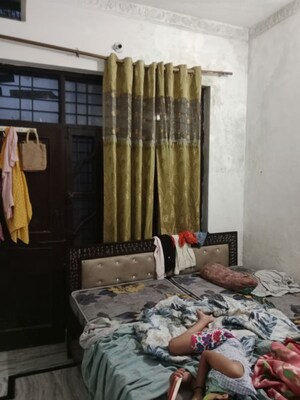 Living Room in 2 BHK Builder Floor at Sector 13 – for Rent