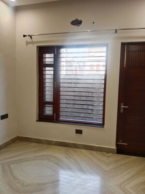 Room in 6+ BHK Independent House at Sector 18 – for Rent