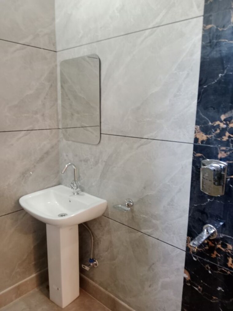 Bathroom, sector 18 6+ Bedroom 4100 Sq.Ft. Independent House In Sector 18 Panipat 10676687