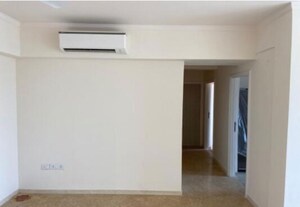 Room in 3 BHK Apartment at DLF The Primus, Sector 82a – for Rent