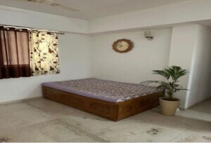 Room in 4 BHK Apartment at DLF The Primus, Sector 82a – for Rent