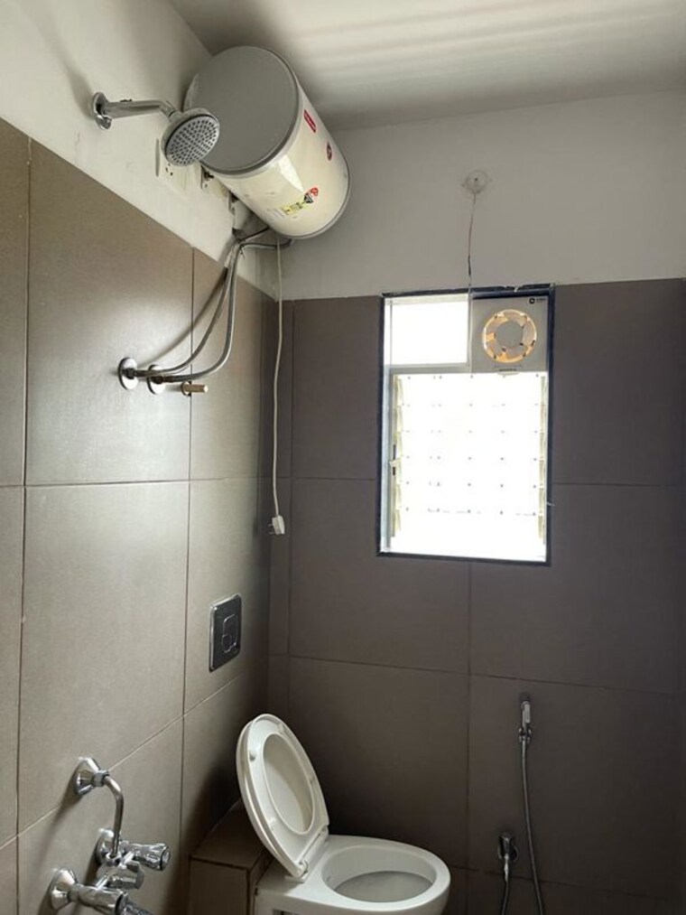 Bathroom, aditya-breeze-park 2 Bedroom 1025 Sq.Ft. Apartment In Balewadi Pune 10676694