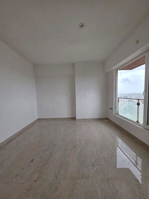 Room in 2.5 BHK Apartment at Jay Amrat Apartment, Malad West – for Rent
