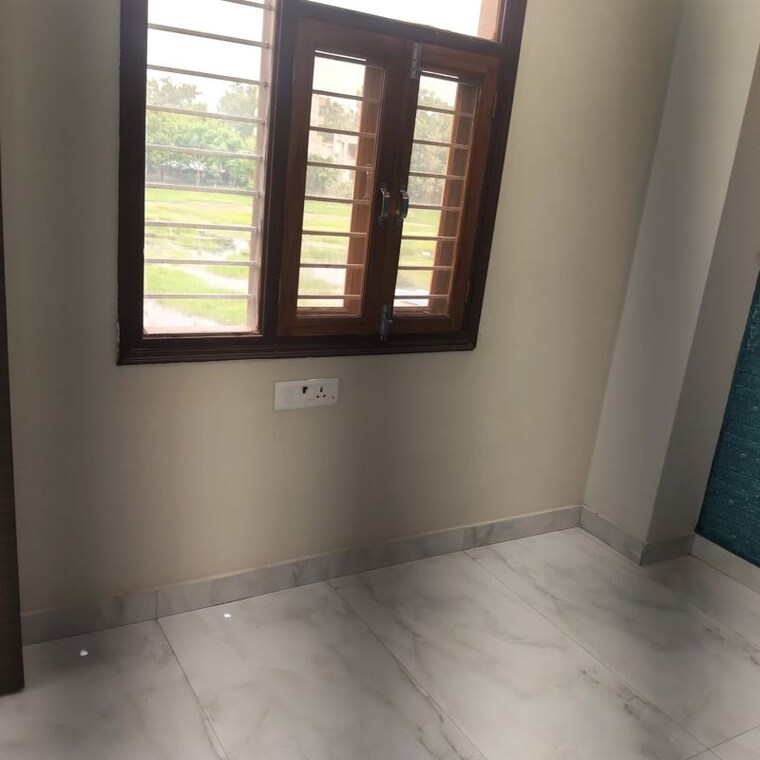 Room, sector 9a 3 Bedroom 1950 Sq.Ft. Builder Floor In Sector 9a Gurgaon 10676701