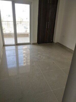 Room in 3 BHK Villa at Amrapali Leisure Valley – for Rent