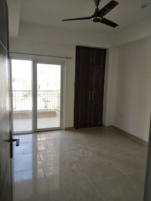 Room in 3 BHK Villa at Amrapali Leisure Valley – for Rent