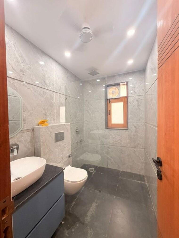 Bathroom, sector 9a 3 Bedroom 1890 Sq.Ft. Builder Floor In Sector 9a Gurgaon 10676711