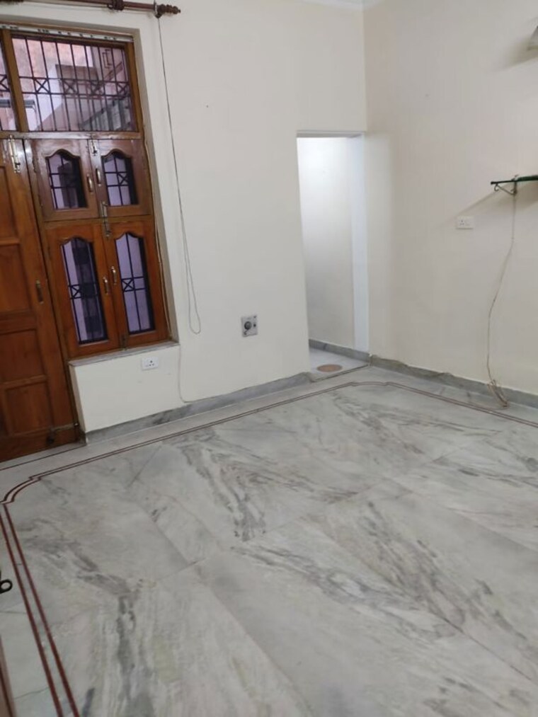 Room, sector 9 2.5 Bedroom 1650 Sq.Ft. Builder Floor In Sector 9 Gurgaon 10676718
