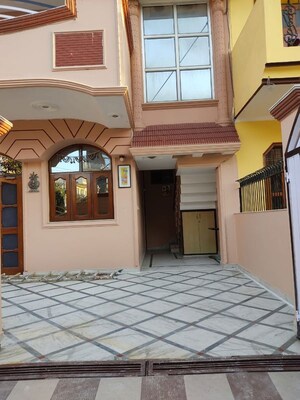 Building Lobby in 2.5 BHK Builder Floor at Sector 9 – for Rent