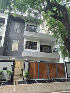5 BHK +Villa For Rent in Safdarjung Development Area