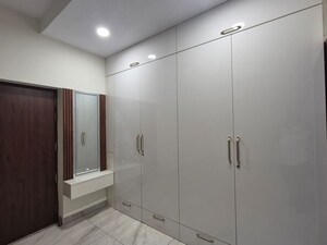 Room in 5 BHK Villa at Safdarjung Development Area – for Rent