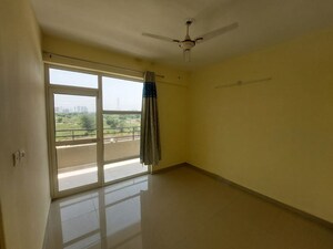 Room in 3 BHK Apartment at Pyramid Infinity, Sector 70 – for Rent