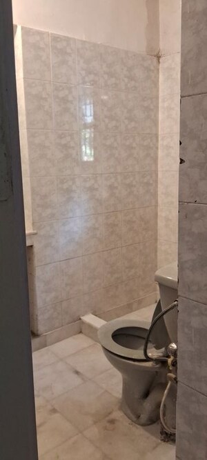 Attached Bathroom in 3.5 BHK Apartment at Sarita Vihar – for Rent