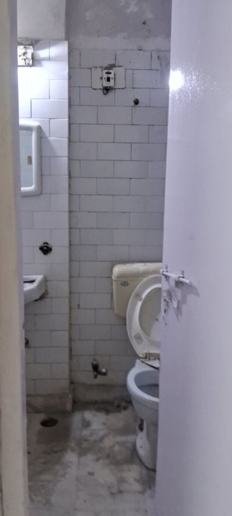 Bathroom, sarita vihar 3.5 Bedroom 3000 Sq.Ft. Apartment In Sarita Vihar Delhi 10676742