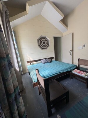 Furnished Amenities in 6 BHK Villa at Palam Vihar – for Sale