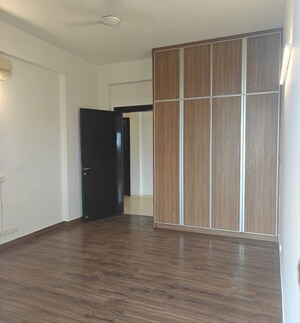 Room in 3.5 BHK Apartment at Emaar The Palm Springs, Sector 54 – for Rent