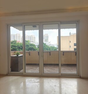 Room in 3.5 BHK Apartment at Emaar The Palm Springs, Sector 54 – for Rent