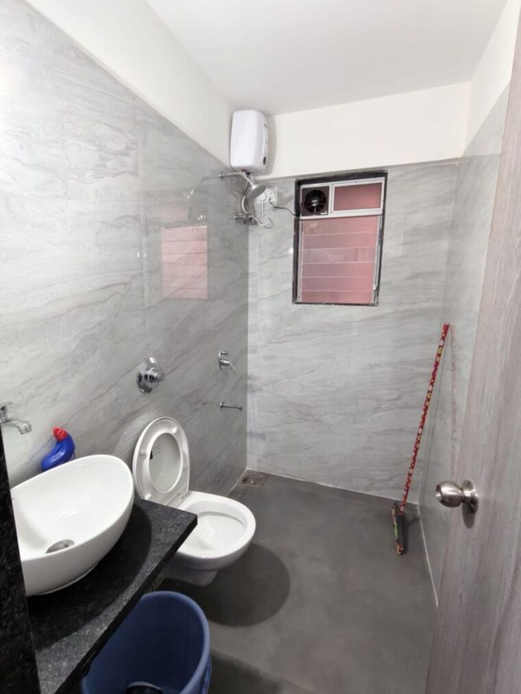 Bathroom, anant-metropolis-insignia-towers Pg For Girls In Kasarvadavali 10676756