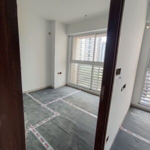 Room in 1 BHK Apartment at Transcon Triumph Tower 2, Andheri West – for Rent