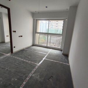 Room in 1 BHK Apartment at Transcon Triumph Tower 2, Andheri West – for Rent